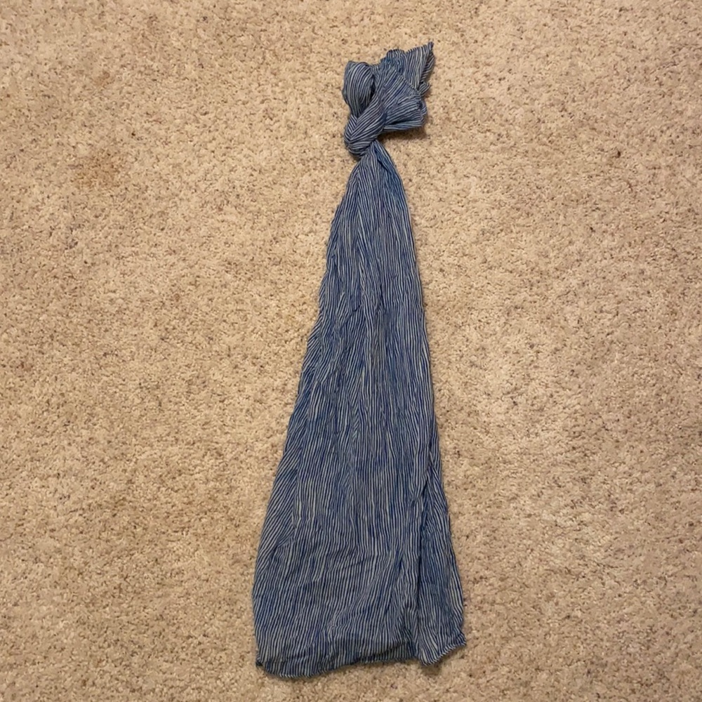 NWOT Blue and white stripped scarf